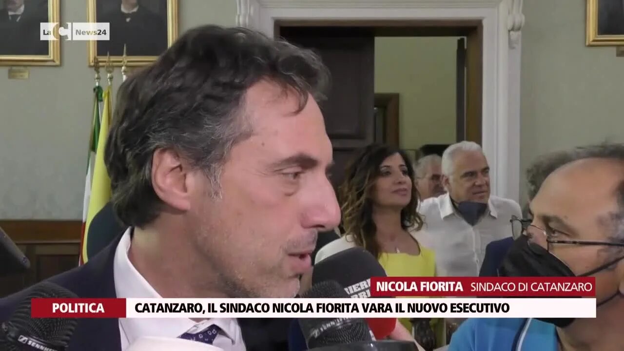 Catanzaro Il Sindaco Nicola Fiorita Vara Il Nuovo Esecutivo Video