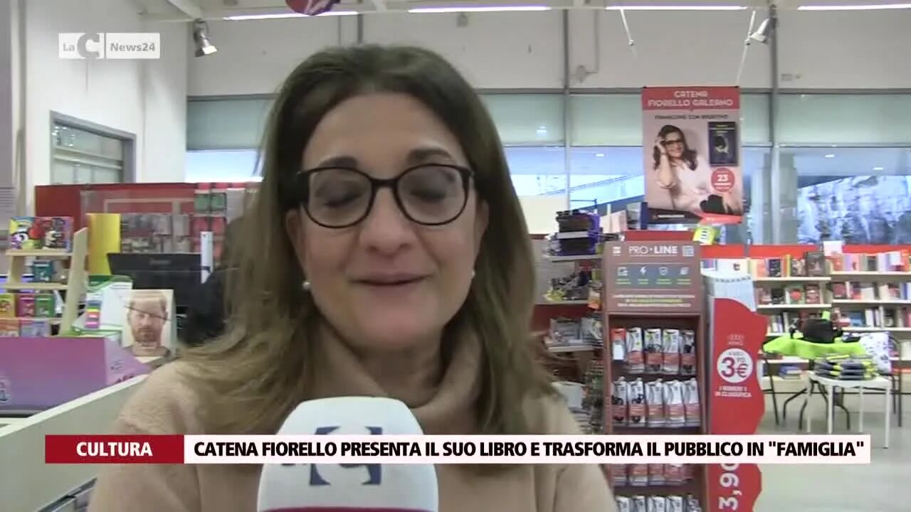 Catena Fiorello presenta il suo libro e trasforma il pubblico in "famiglia"