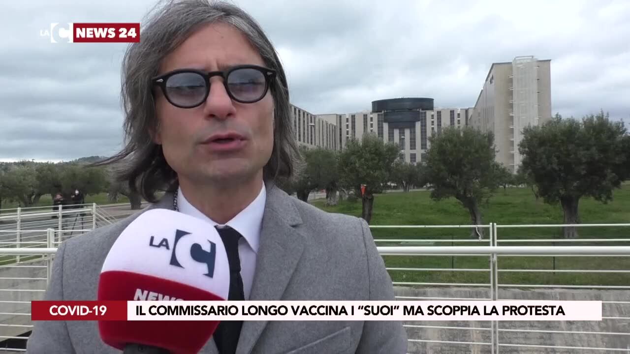 Il commissario Longo vaccina i “suoi” ma scoppia la protesta