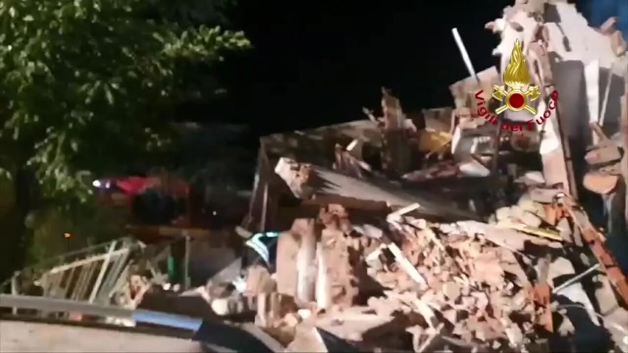 Esplosione in una palazzina a Ferrara, un morto e un disperso