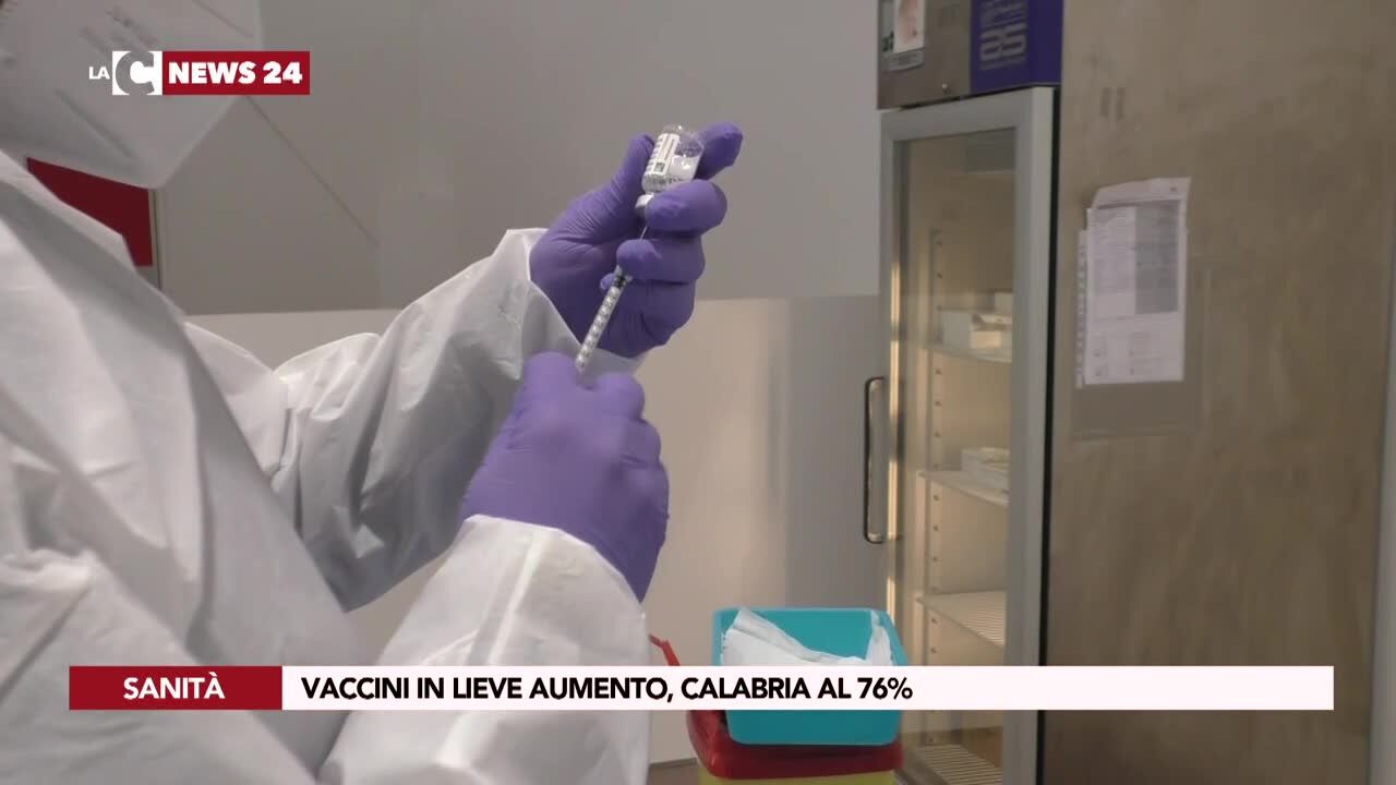 Vaccini in lieve aumento, Calabria al 76%