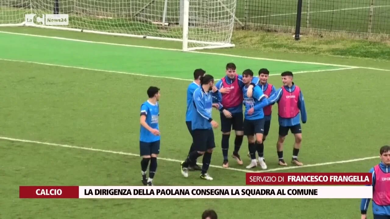 La dirigenza della Paolana consegna la squadra al comune