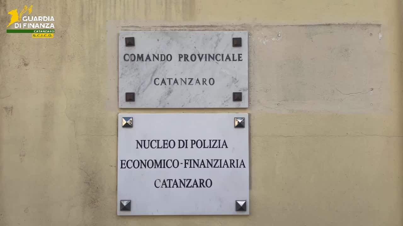Maxi sequestro al clan Arena: sigilli a immobili, terreni e una ditta per un valore di oltre 4 milioni di euro - VIDEO