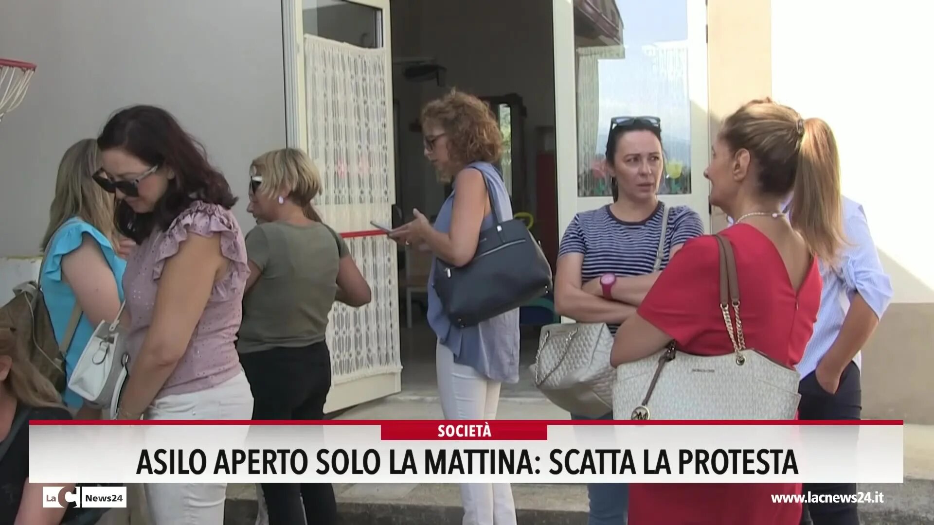 Corto circuito burocratico nega la scuola a tempo pieno ai bimbi della materna di Dinami. I genitori: «Non lo accettiamo» - VIDEO