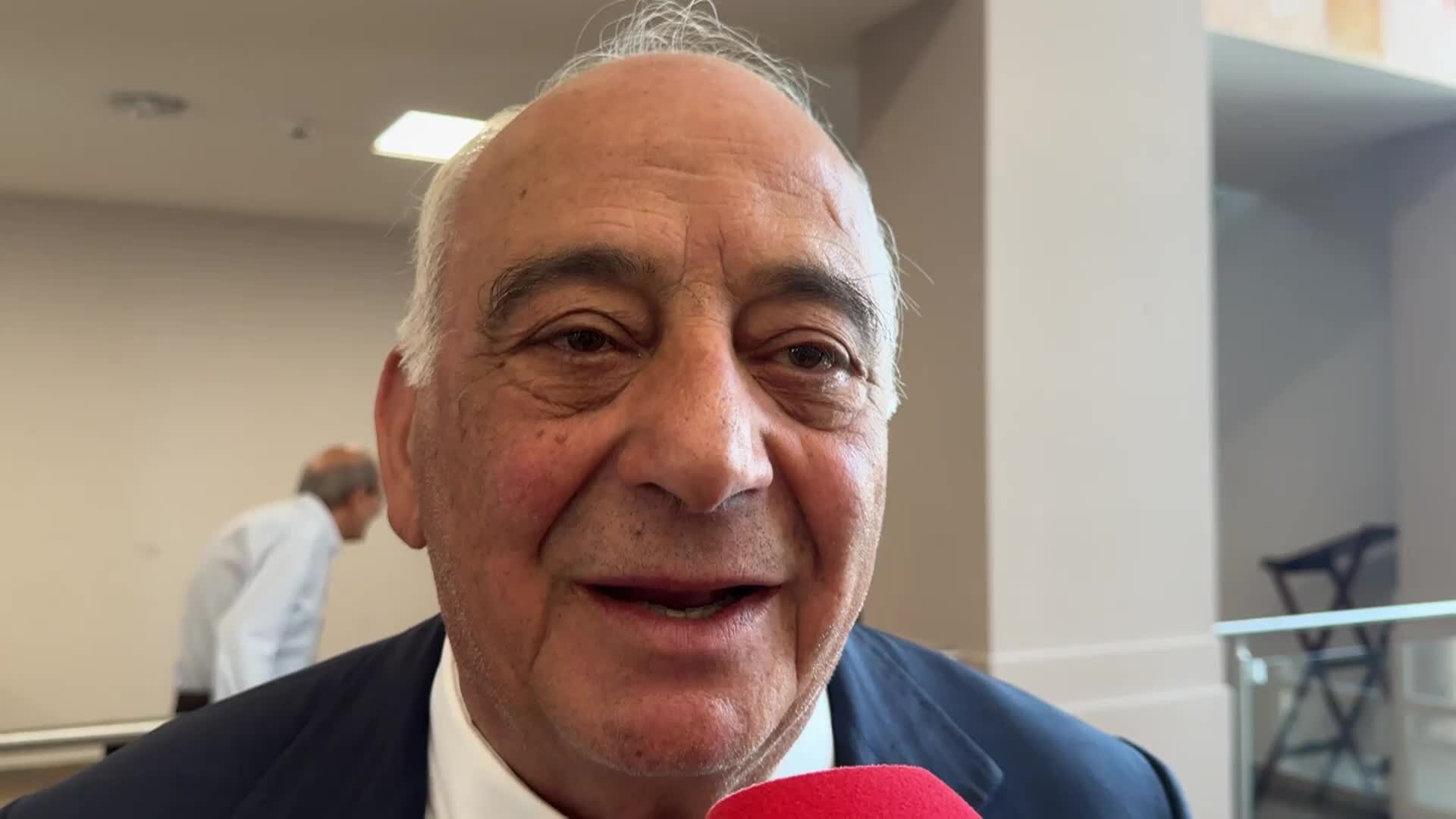 Cosenza, ovazione per Pagliuso in Comune: «Istituzioni e tifosi non gradiscono più Guarascio» | VIDEO