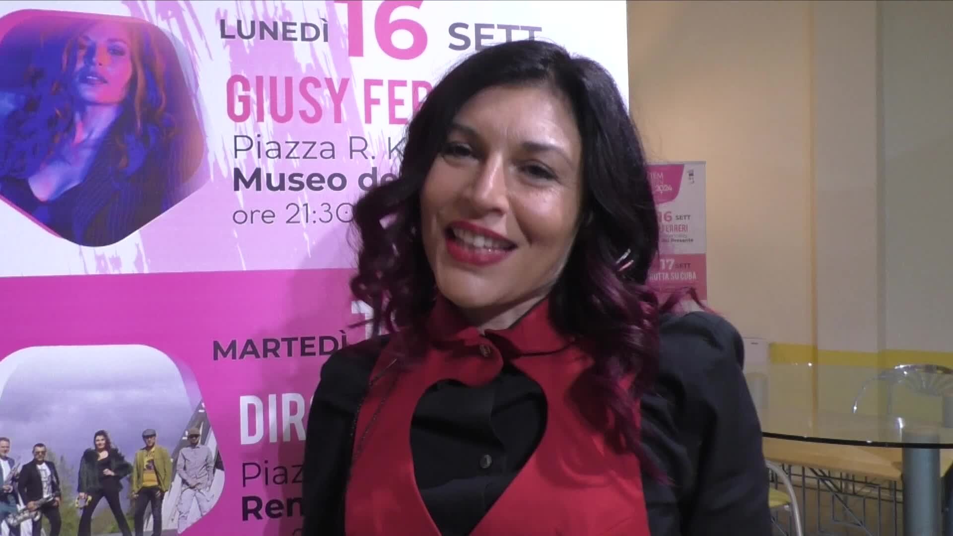 Giusy Ferreri battezza il Settembre rendese con le sue hit. «La Calabria ha autori straordinari» - FOTO E VIDEO