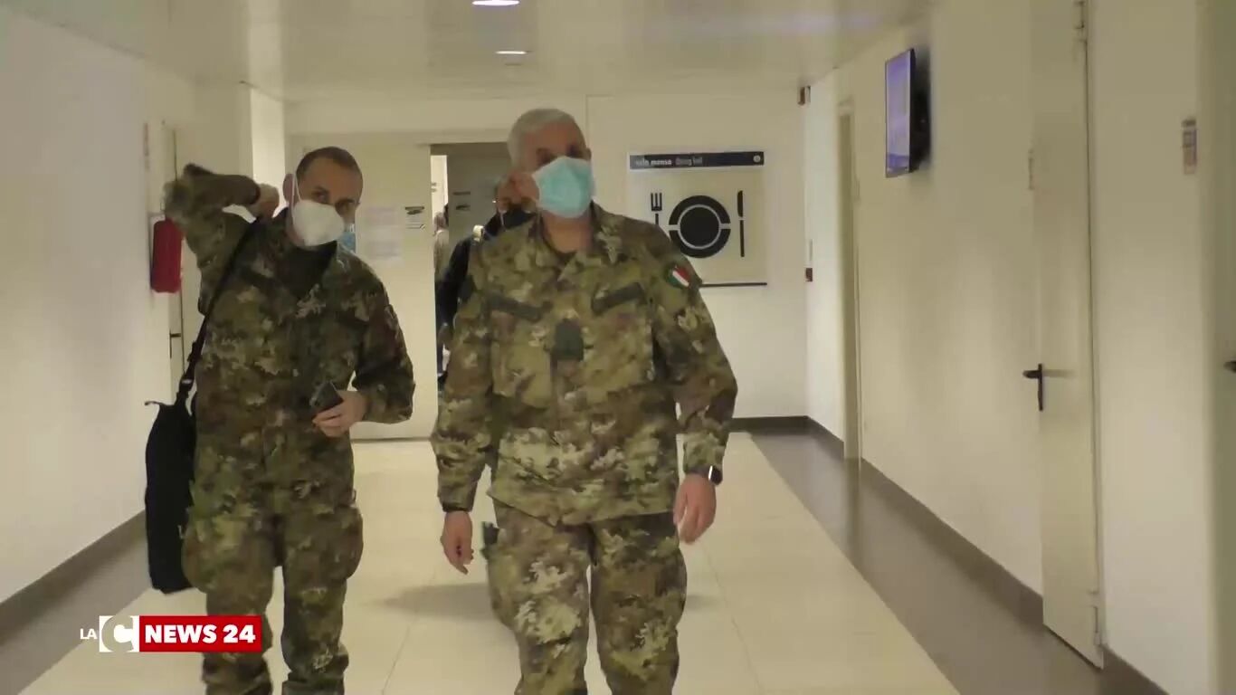 Vaccini Covid in ritardo, il team del commissario Figliuolo sbarca in Calabria