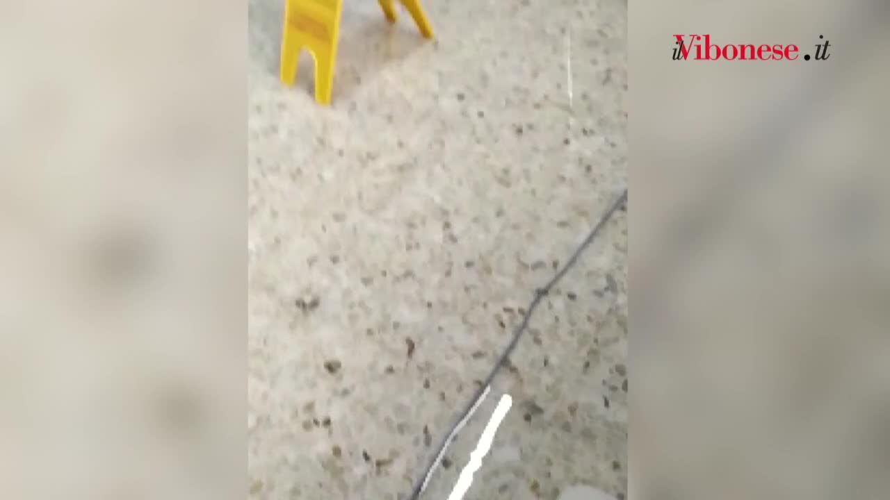 Camera mortuaria di Vibo allagata