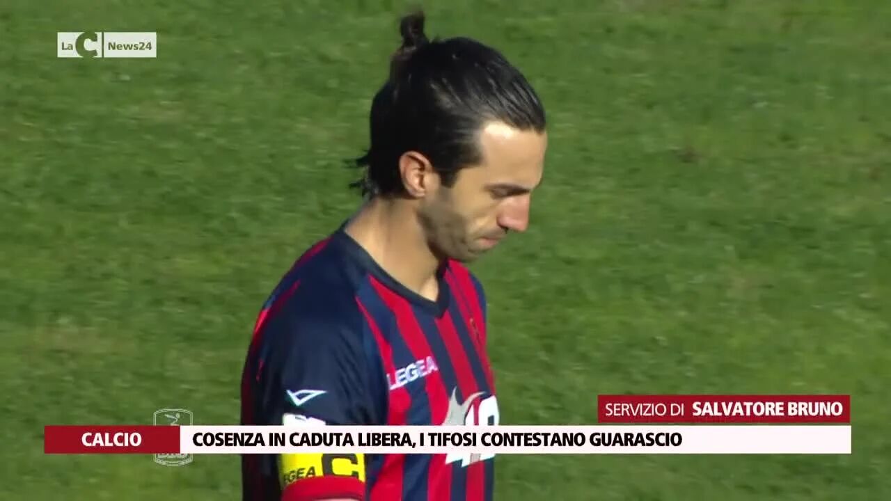 Cosenza in caduta libera, i tifosi contestano Guarascio