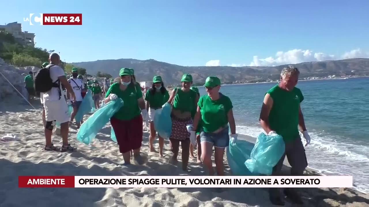 Operazione spiagge pulite, volontari in azione a Soverato