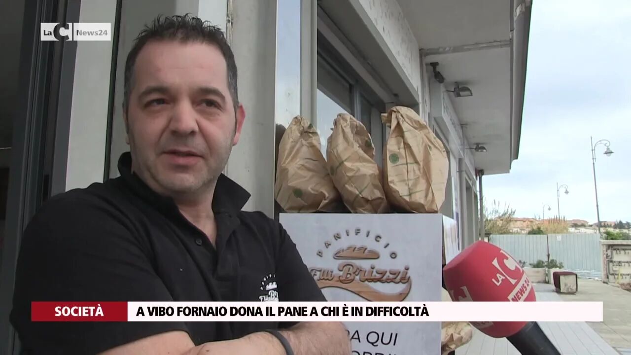 A Vibo fornaio dona il pane a chi è in difficoltà