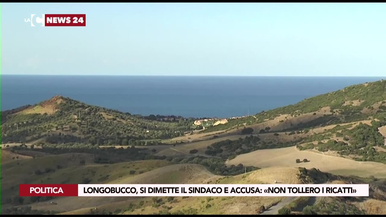 Longobucco, si dimette il sindaco e accusa: «Non tollero i ricatti»