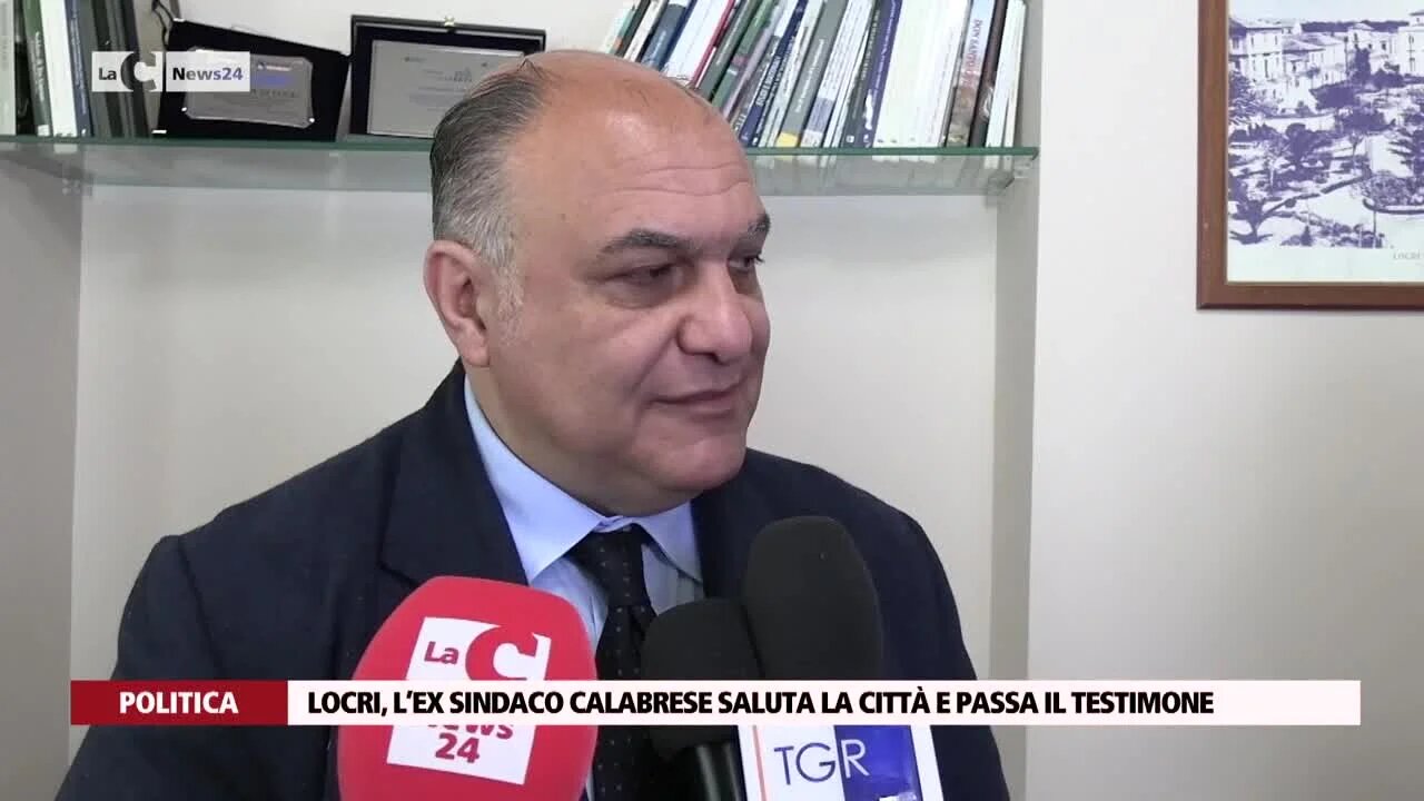 Locri, l’ex sindaco Calabrese saluta la città e passa il testimone