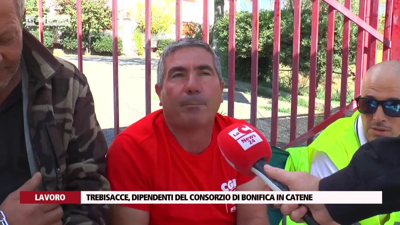 Trebisacce, dipendenti del consorzio di bonifica in catene