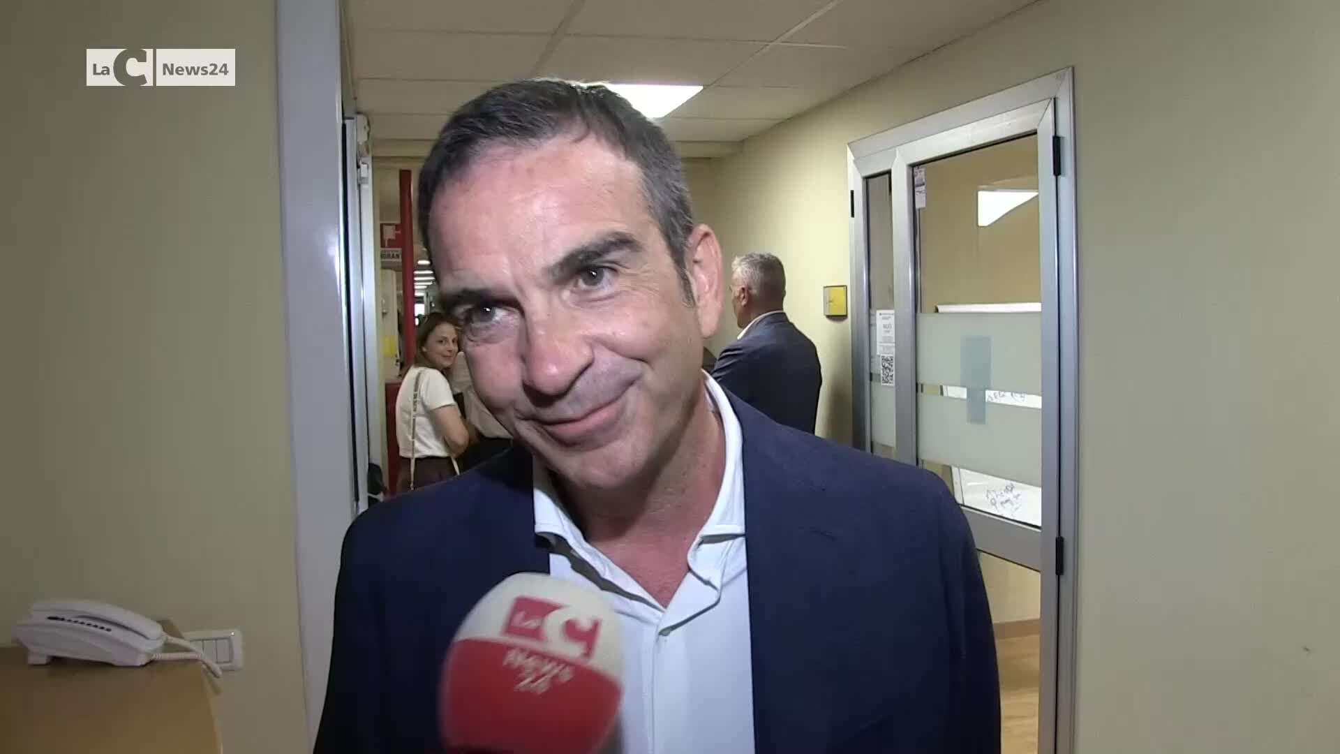 Medici cubani subito in corsia, Occhiuto: «Operativi entro Ferragosto» | VIDEO