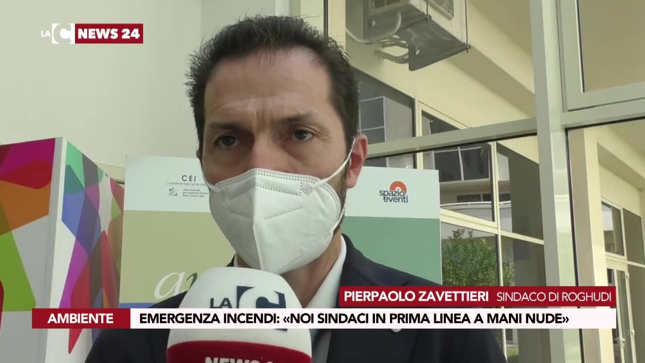 Emergenza incendi: «Noi sindaci in prima linea a mani nude»