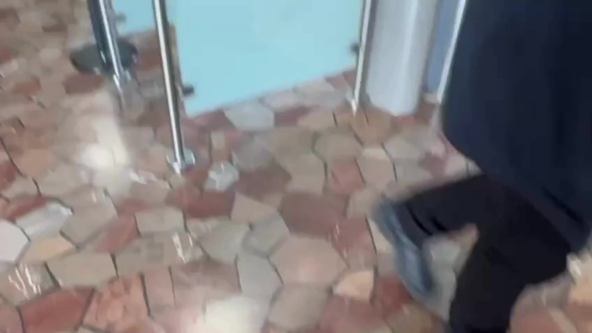 Guarascio esce dal Comune di Cosenza tra gli insulti e Caruso convoca una conferenza stampa - VIDEO