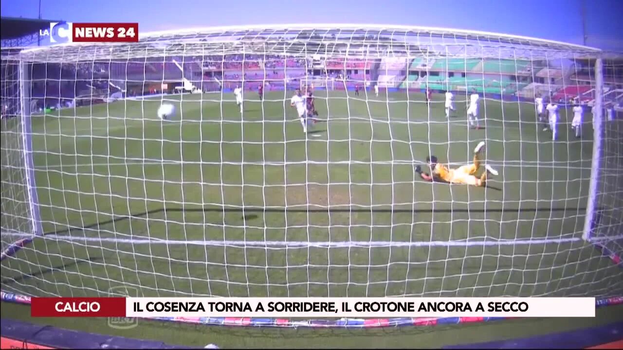 Il Cosenza torna a sorridere, il Crotone ancora a secco