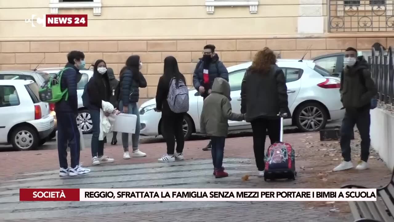 Reggio, sfrattata la famiglia senza mezzi per portare i bimbi a scuola