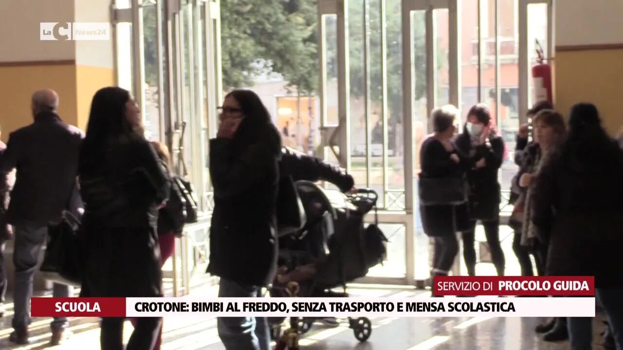 Crotone, bimbi al freddo, senza trasporto e mensa scolastica