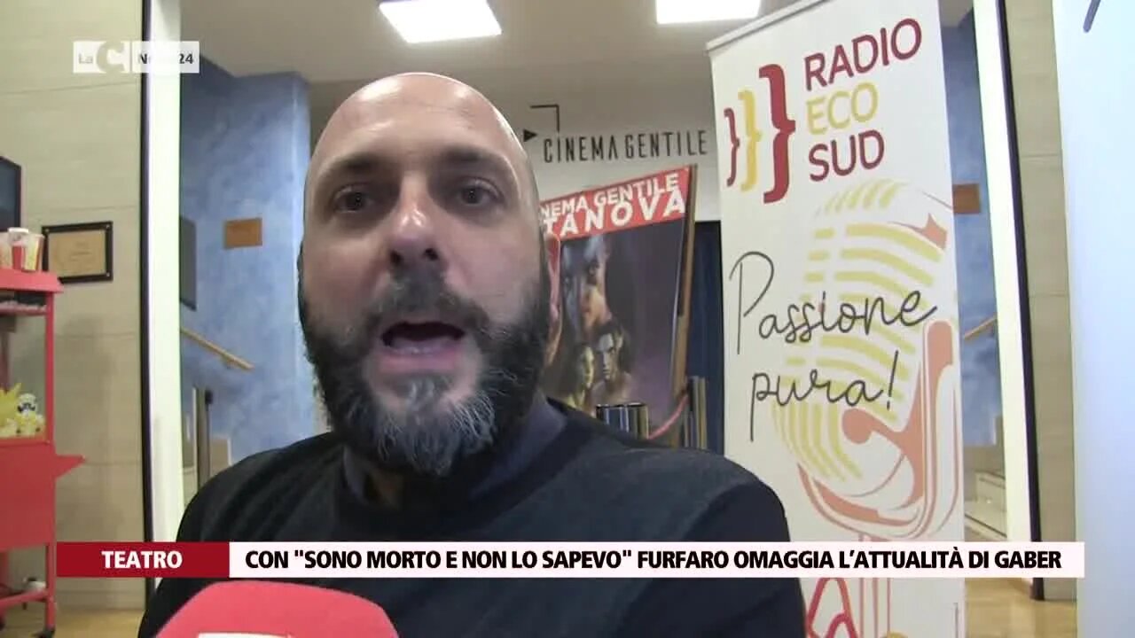 Gaber “intervistato” a teatro, a Cittanova debutta il monologo di Furfaro ed è un successo
