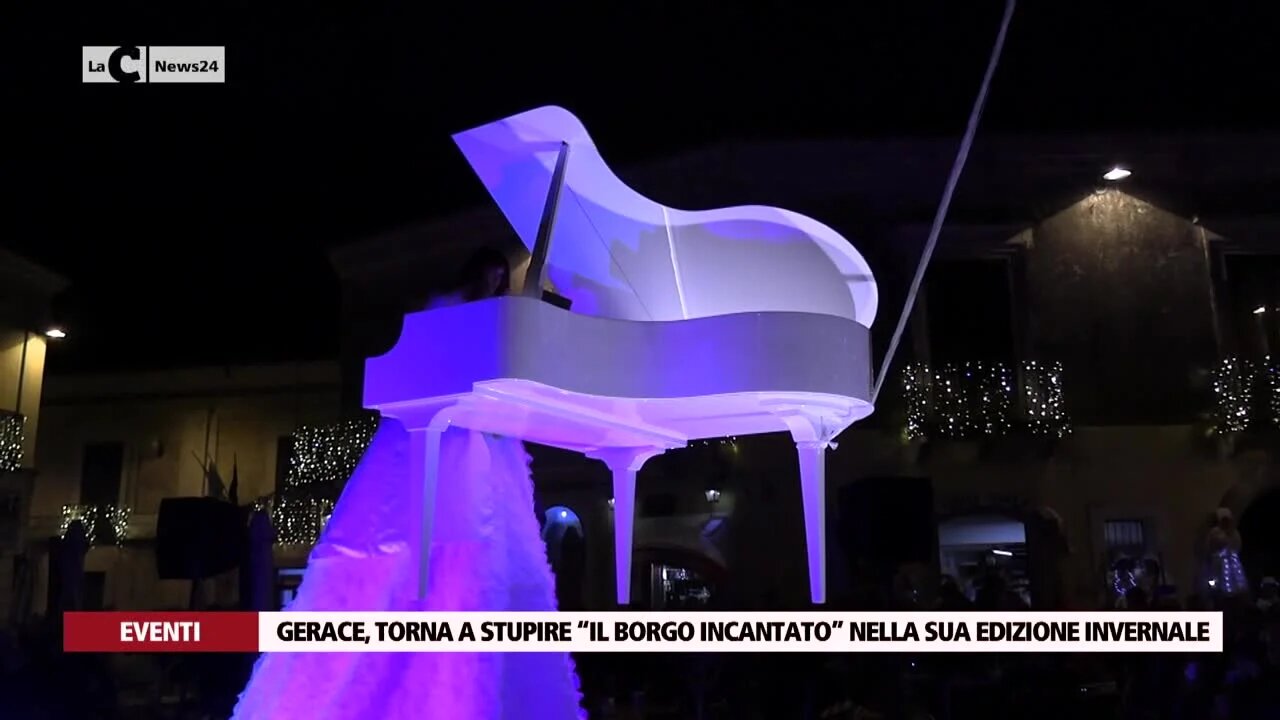 Gerace, l’arte di strada de “Il borgo incantato” accende la magia e anima vicoli e piazze