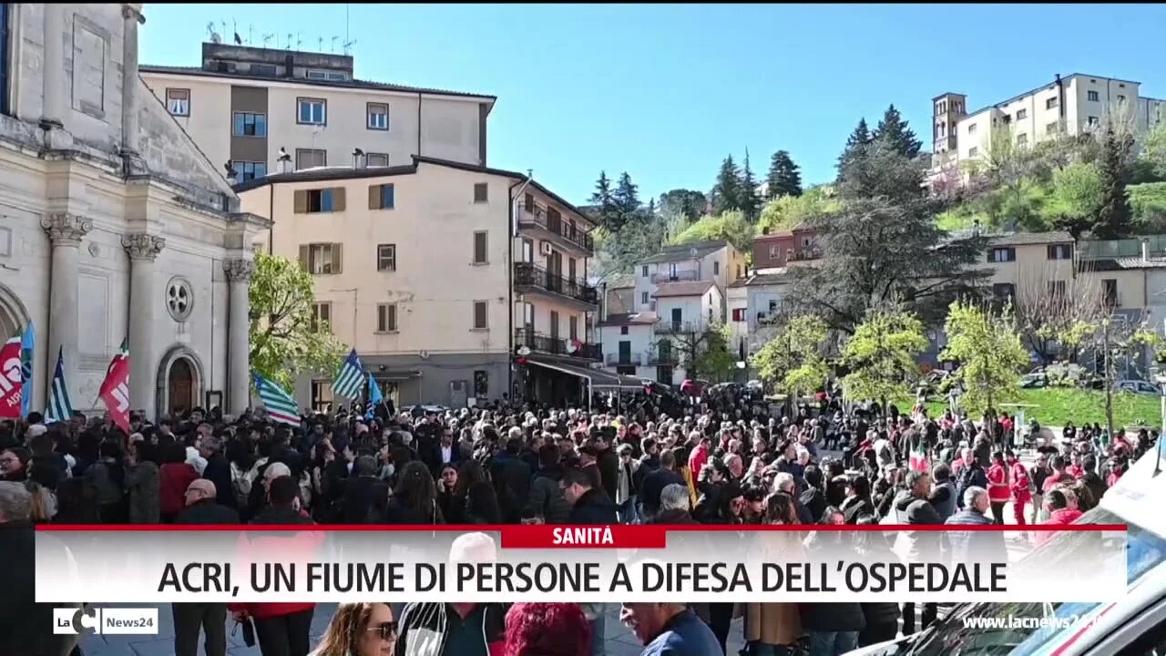 Acri, un fiume di persone a difesa dell’ospedale