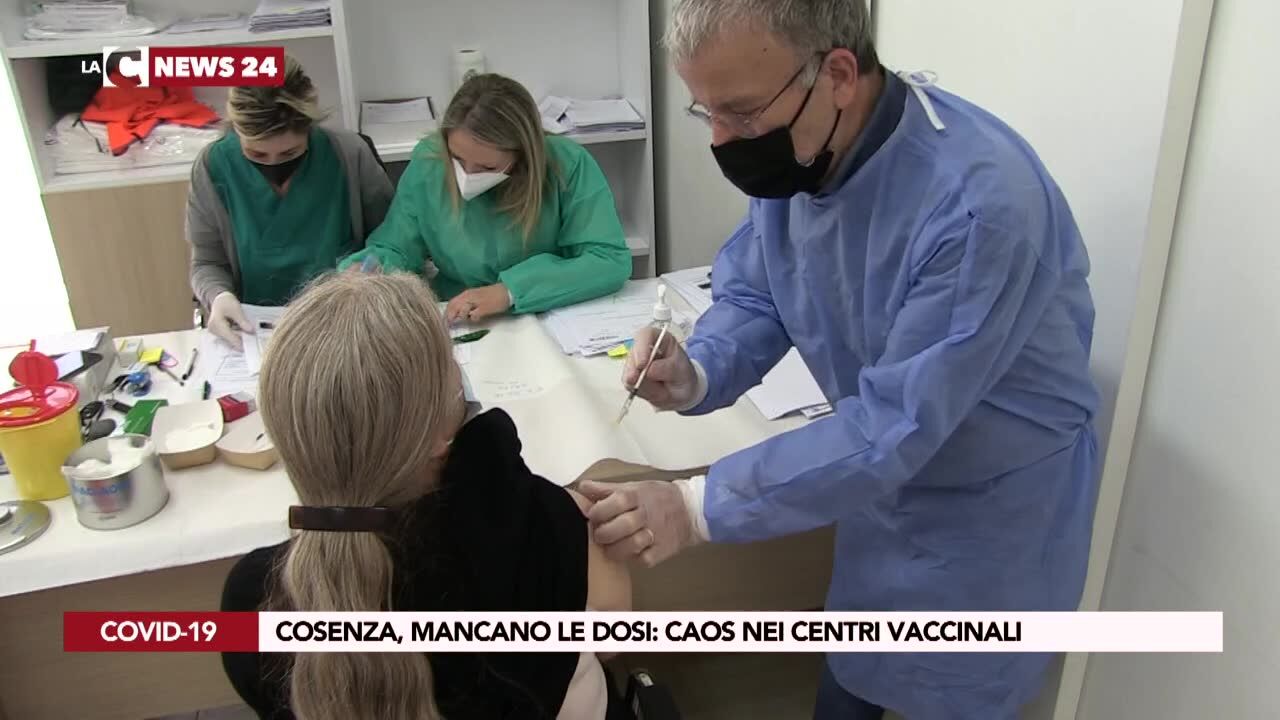 Cosenza, mancano le dosi: caos nei centri vaccinali