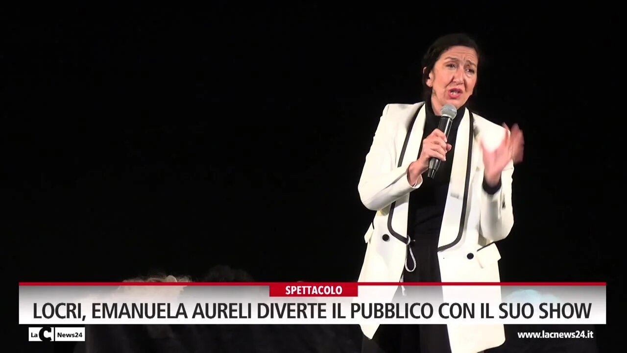 Locri, Emanuela Aureli diverte il pubblico con il suo show