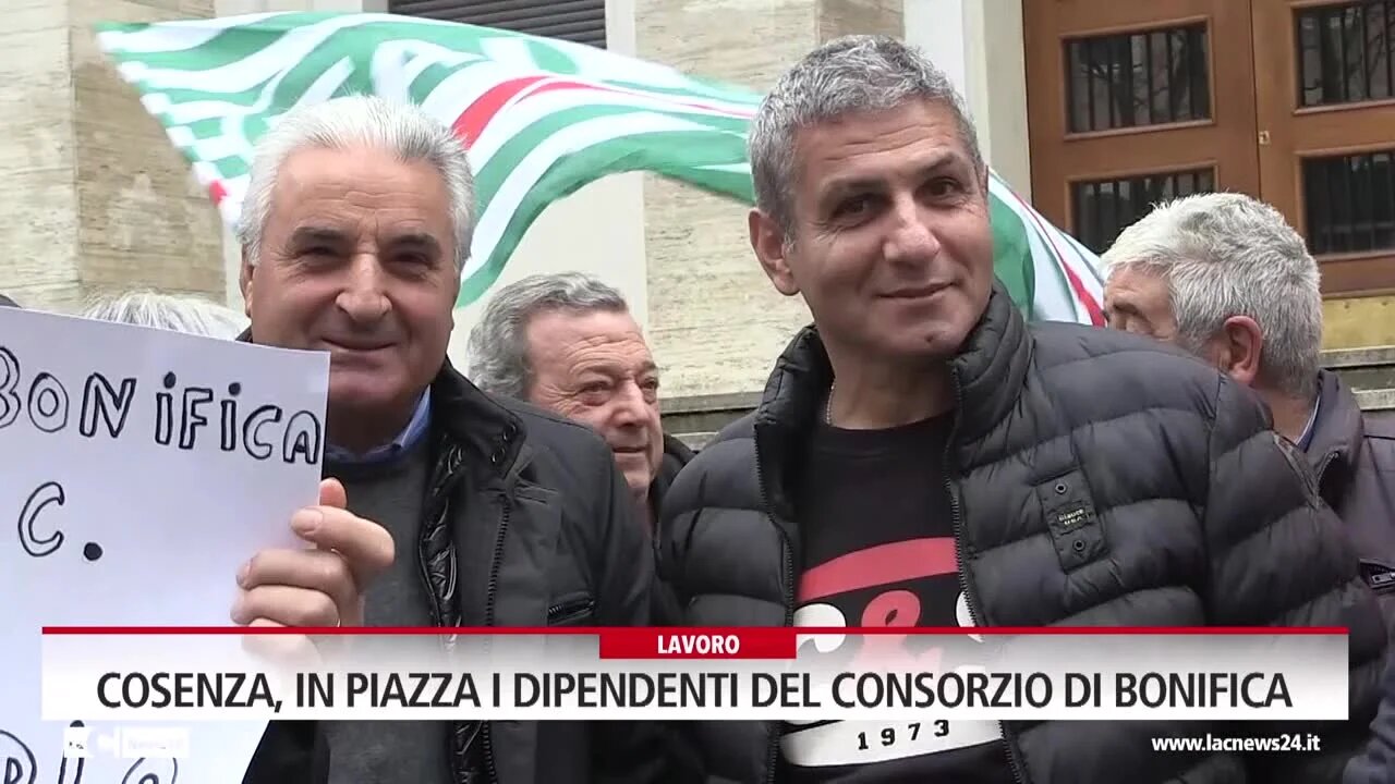 Cosenza, in piazza i dipendenti del consorzio di bonifica