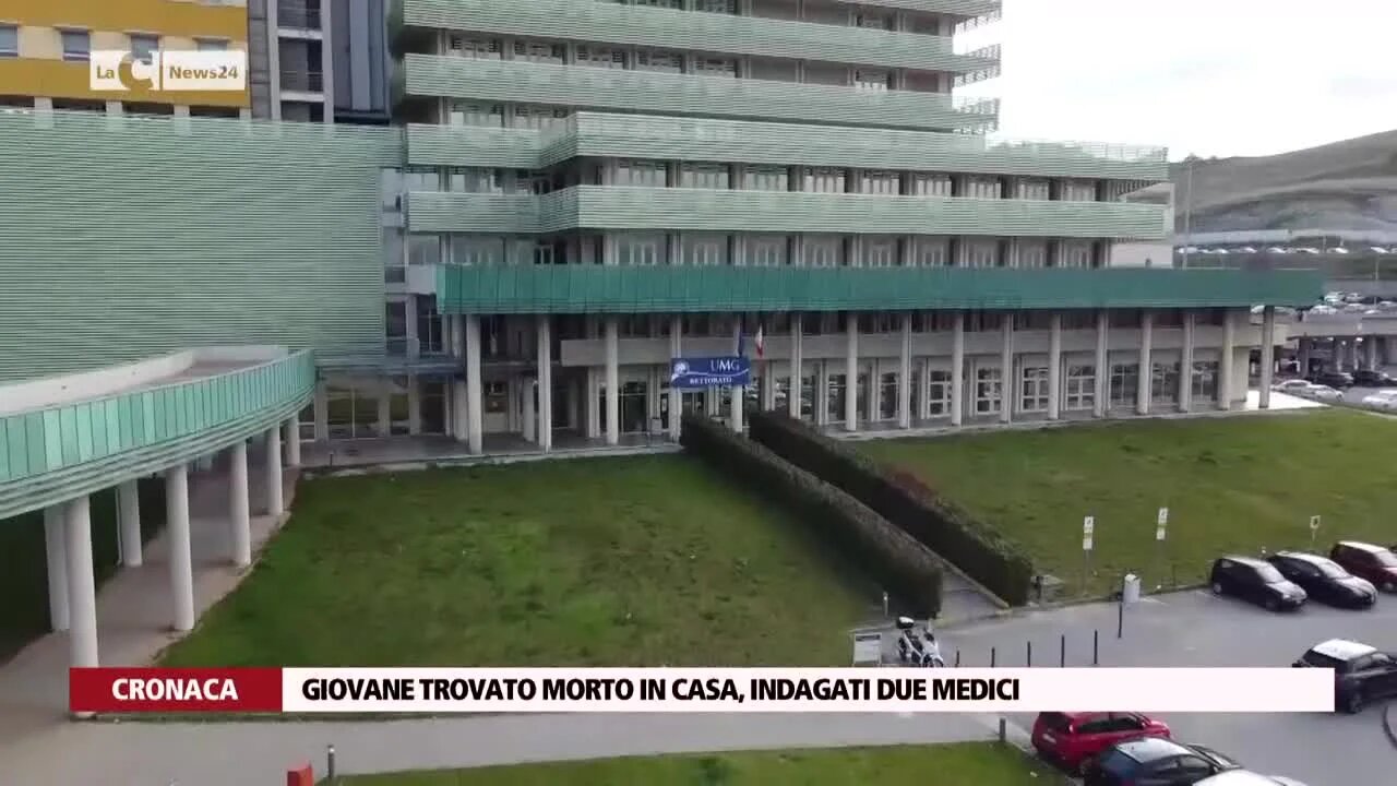 Giovane trovato morto in casa, indagati due medici