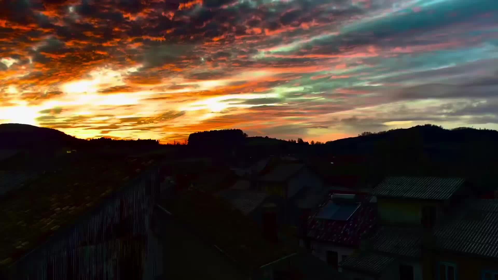 “La Madonna sta nfurnando lu pani”: spettacolare tramonto sulle Serre vibonesi - VIDEO