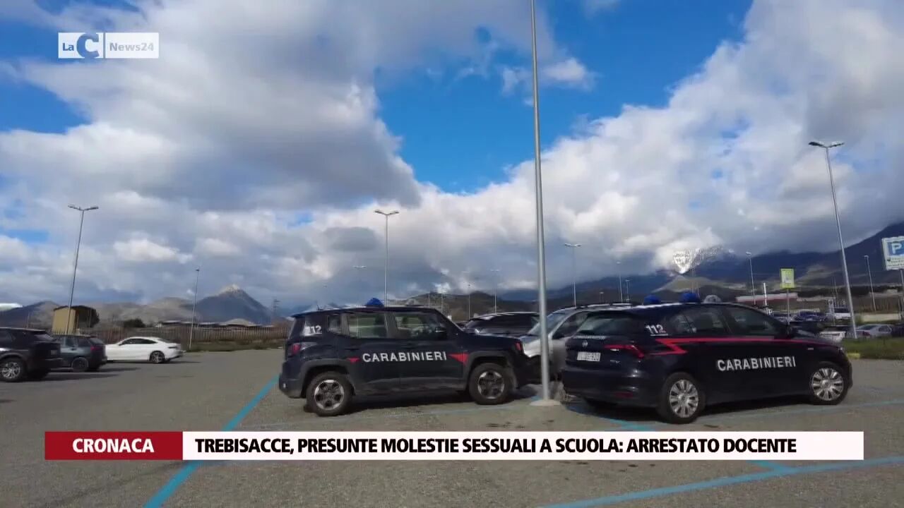 Trebisacce, presunte molestie sessuali a scuola: arrestato docente
