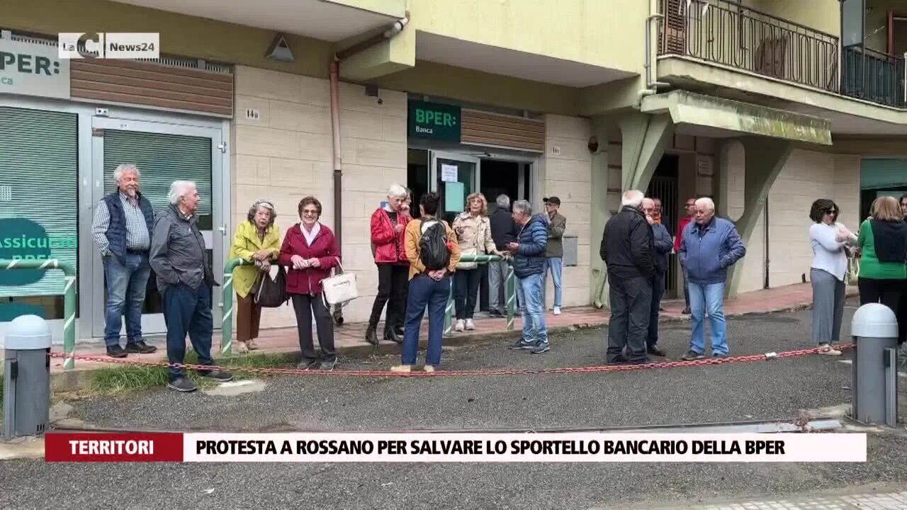 Protesta a Rossano per salvare lo sportello bancario della Bper