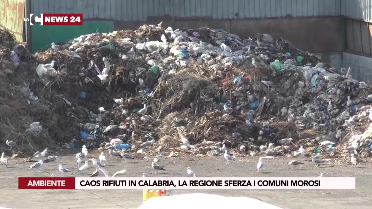 Caos rifiuti in Calabria, la Regione sferza i comuni morosi