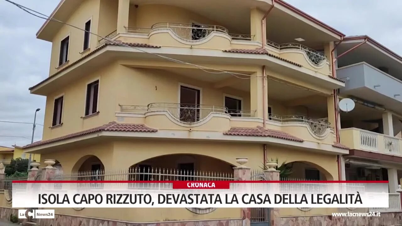 Isola Capo Rizzuto, devastata la casa della legalità