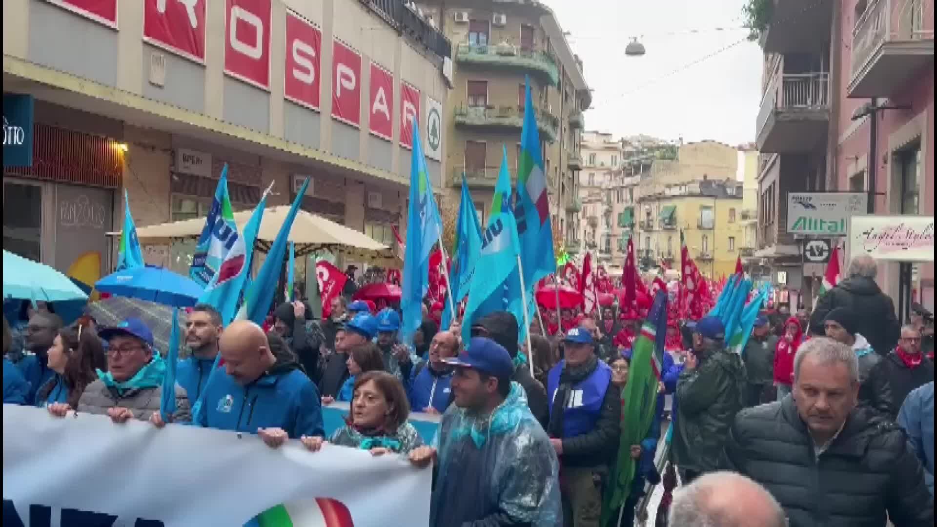 Sciopero generale contro la manovra del Governo, «A Cosenza siamo 5mila» | VIDEO - FOTO