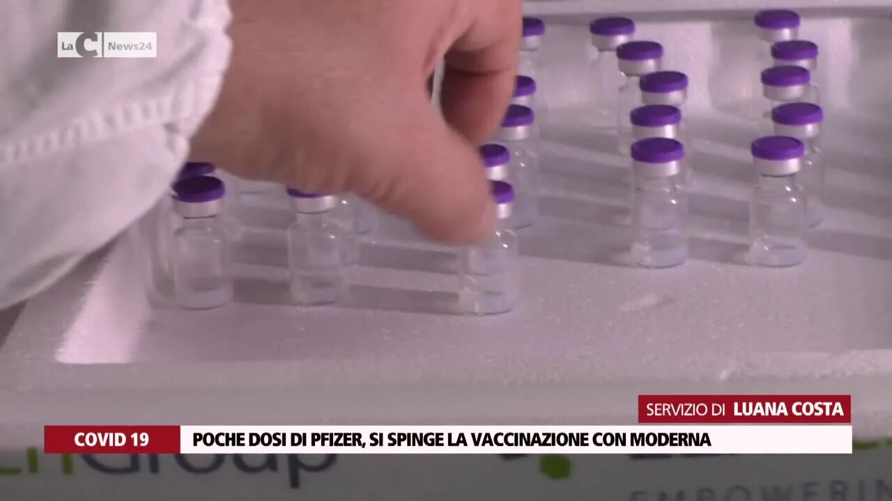 Poche dosi di Pfizer, si spinge la vaccinazione con Moderna