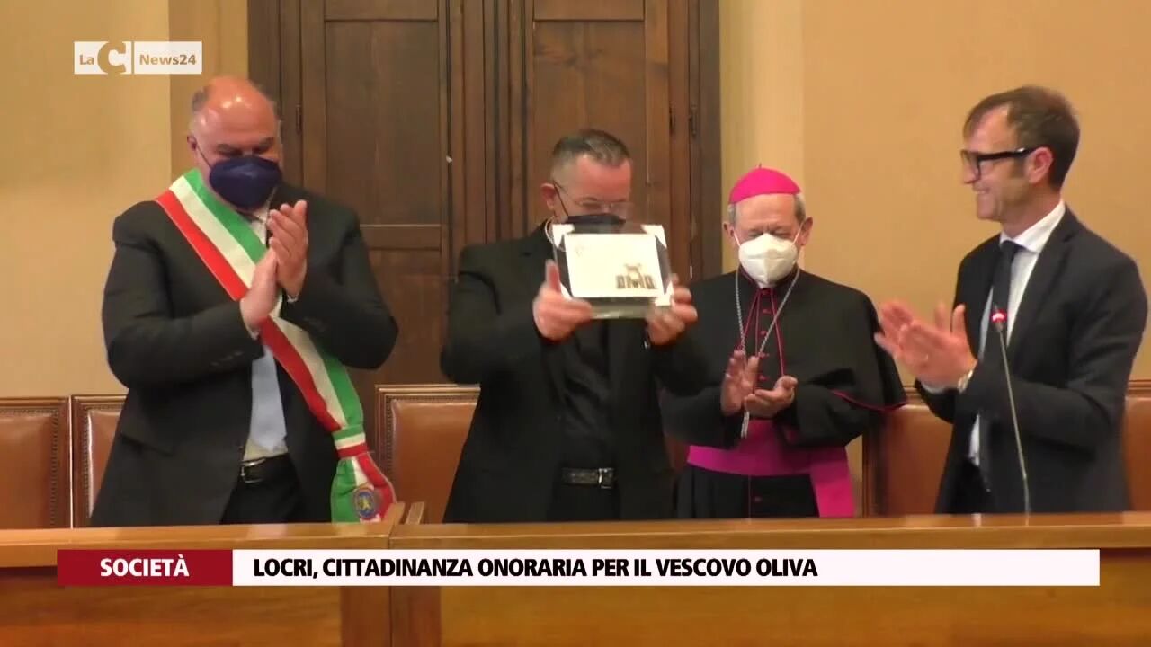 Locri, cittadinanza onoraria per il vescovo Oliva