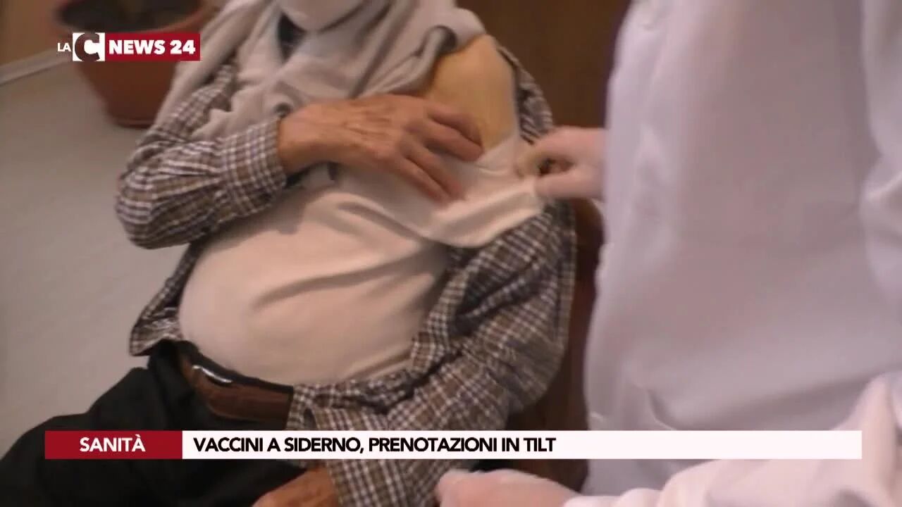 Vaccini a Siderno, prenotazioni in tilt