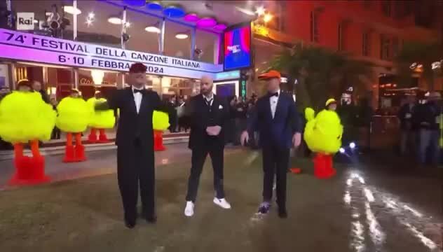 Il ballo del qua qua di John Travolta diventa un caso. Fiorello: «La gag più terrificante della storia della tv»