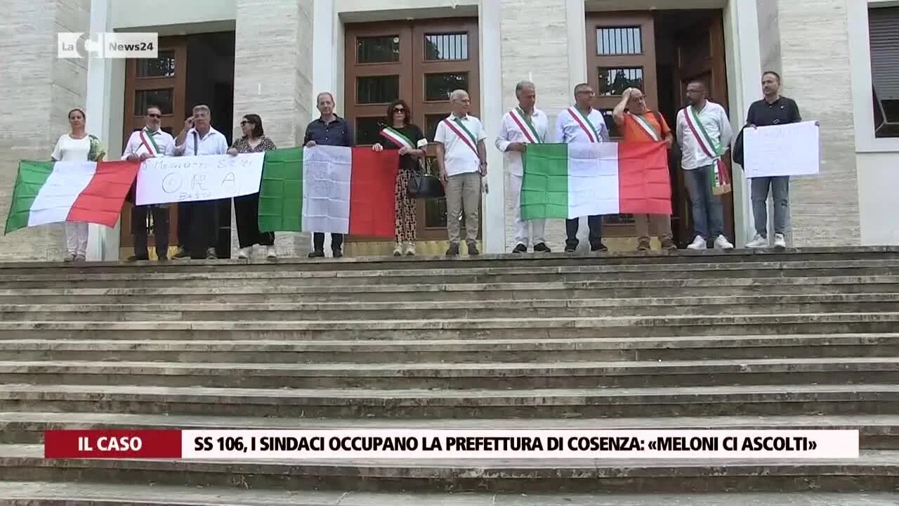 Ss 106, i sindaci occupano la Prefettura di Cosenza: «Meloni ci ascolti»