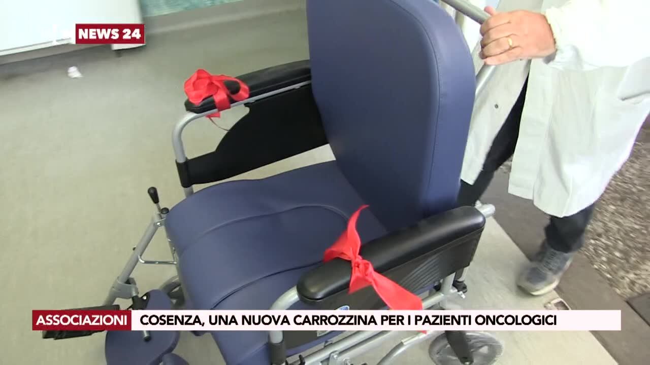 Cosenza, una nuova carrozzina per i pazienti oncologici