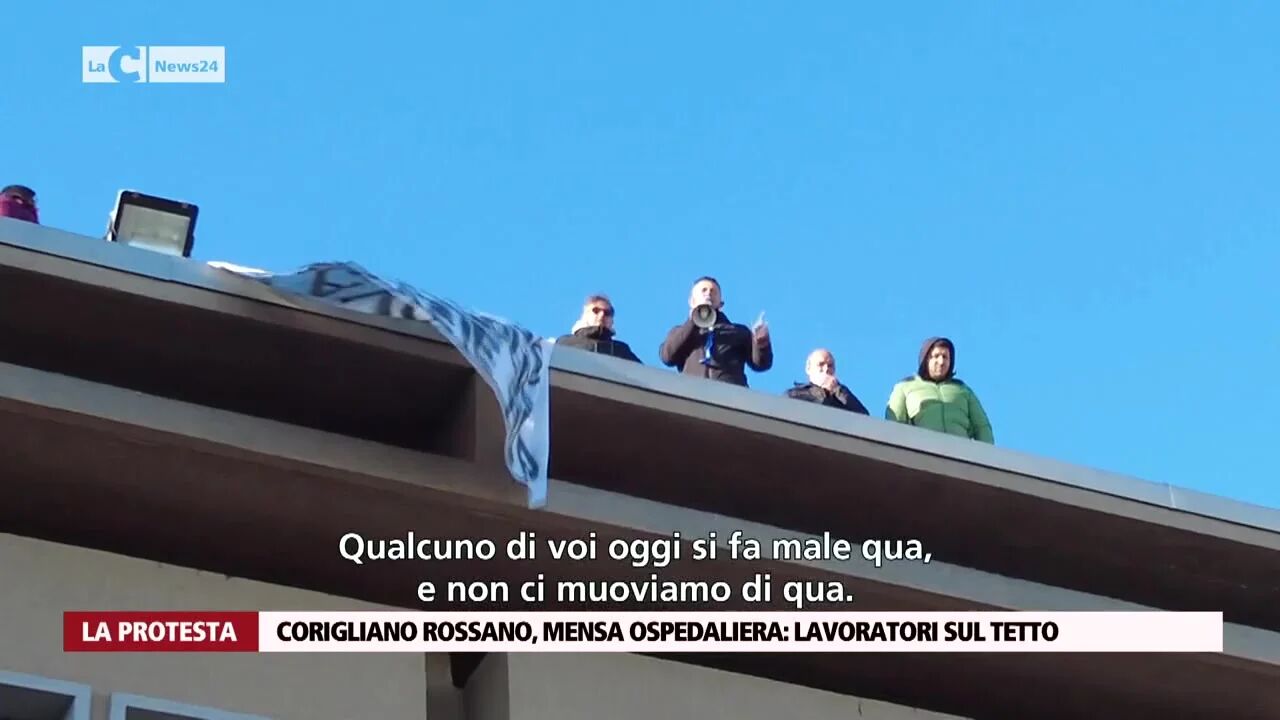 Corigliano Rossano, mensa ospedaliera: lavoratori sul tetto