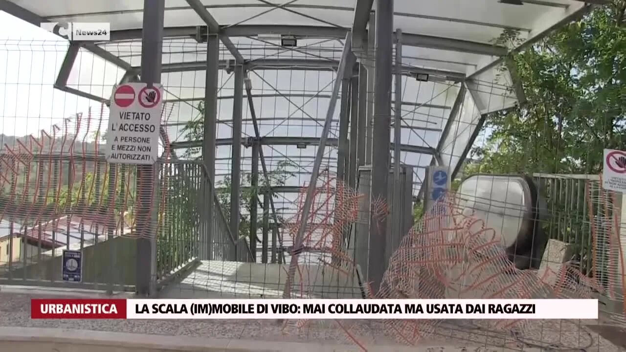 La scala (im)mobile di Vibo: mai collaudata ma usata dai ragazzi  