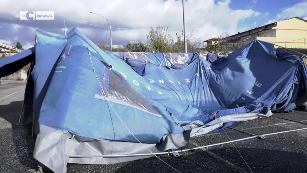 Vibo, maltempo danneggia tenda per tamponi