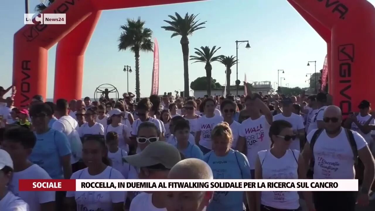 Roccella, in duemila al Fitwalking solidale per la ricerca sul cancro