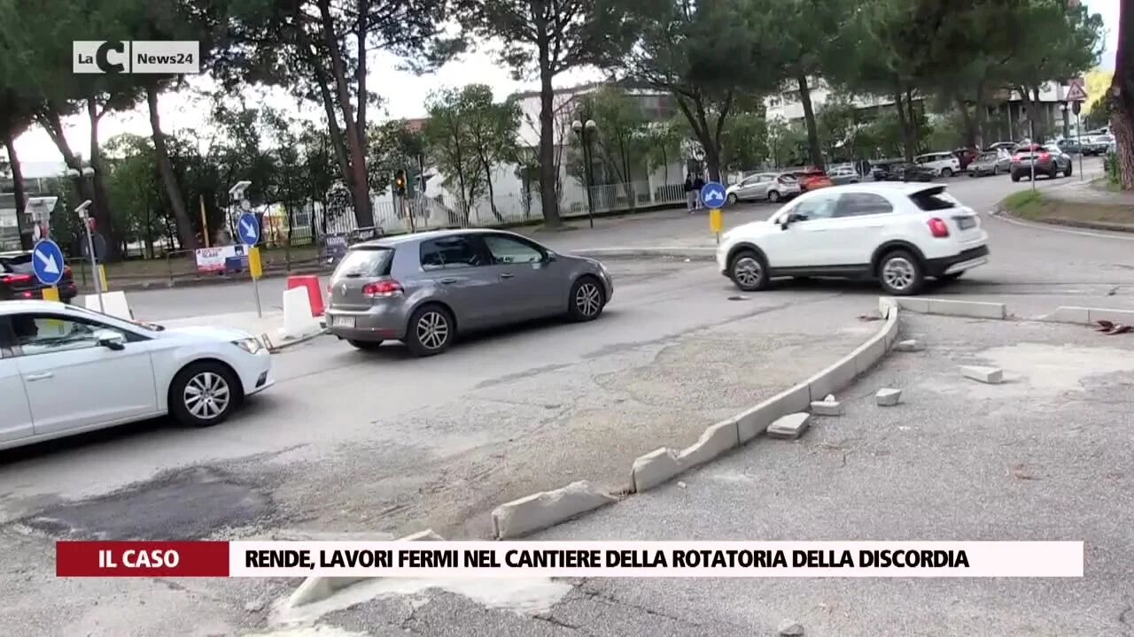 Rende, lavori fermi nel cantiere della rotatoria della discordia