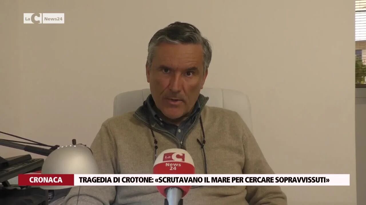 Tragedia di Crotone: «Scrutavano il mare per cercare sopravvissuti»