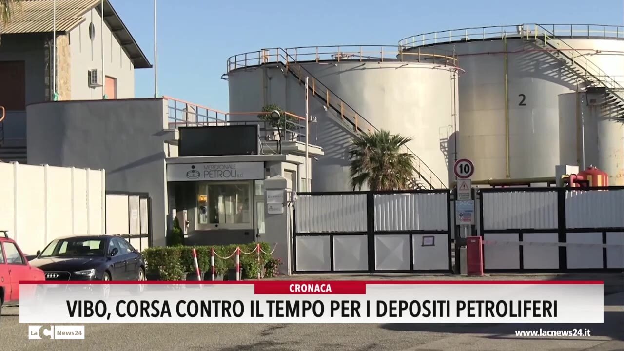 Vibo Marina, confronto teso con i cittadini su Meridionale Petroli. Ma c’è anche Eni: «Abbiamo chiesto una sonda per monitorare l’aria» - VIDEO